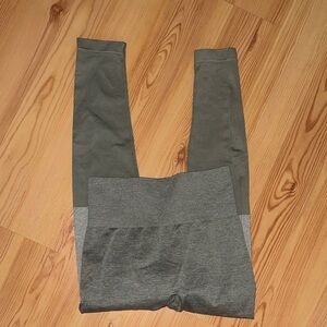Sage green XS Seamless Active Leggings scrunched bottom